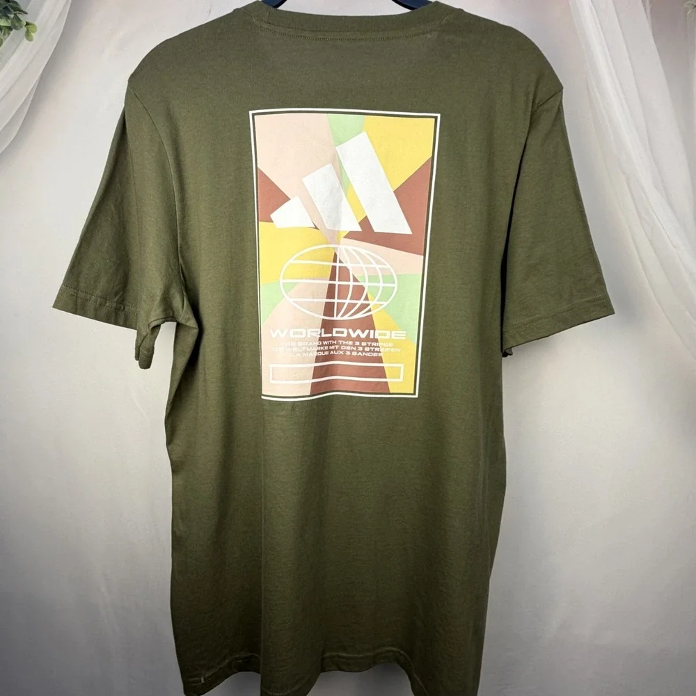 Adidas Men's Crew Neck with Workdwide Print Size Medium NWT